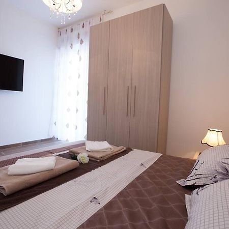 Residenza Alexander Luxury 1 Apartment เวโรนา ภายนอก รูปภาพ