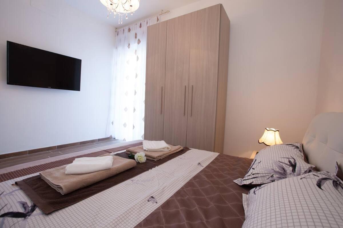 Residenza Alexander Luxury 1 Apartment เวโรนา ภายนอก รูปภาพ
