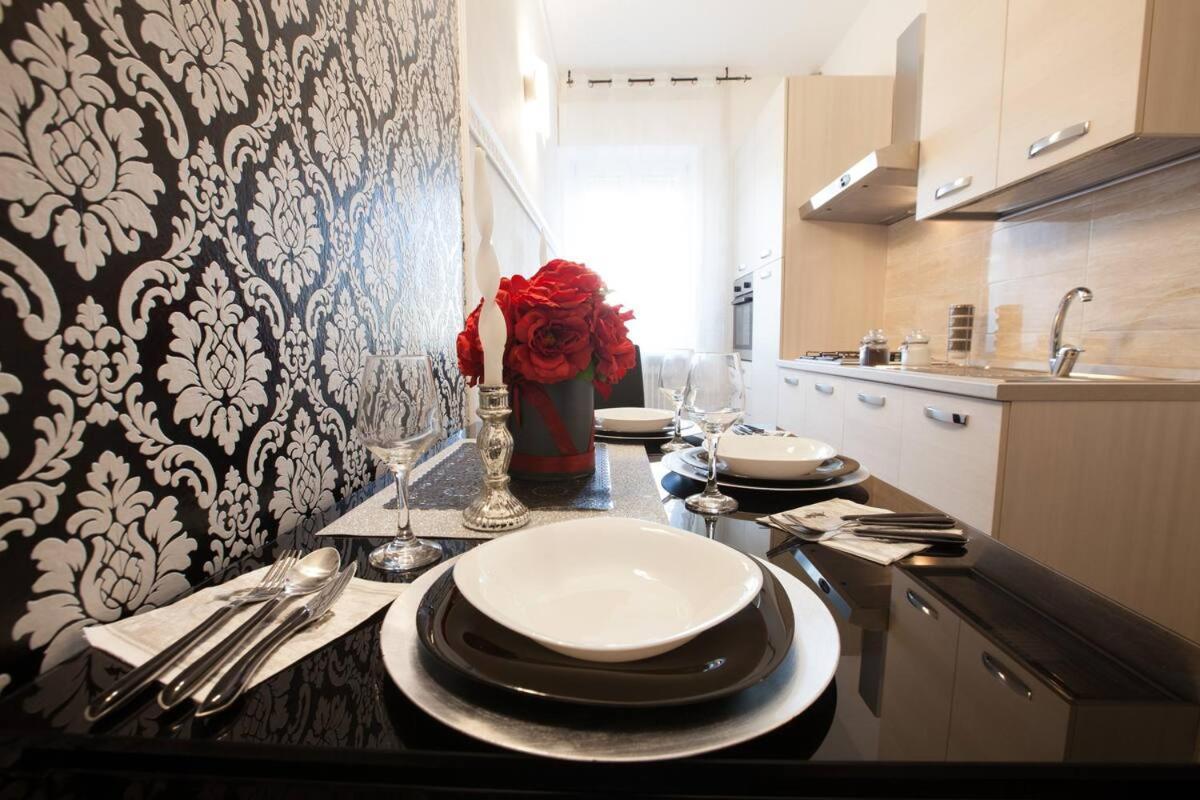 Residenza Alexander Luxury 1 Apartment เวโรนา ภายนอก รูปภาพ