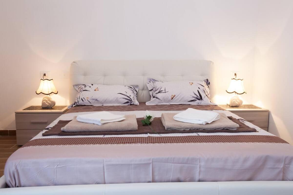 Residenza Alexander Luxury 1 Apartment เวโรนา ภายนอก รูปภาพ